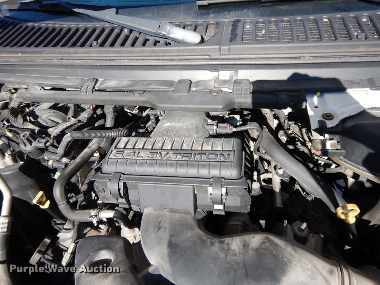 image for item DF5850 2005 Ford F350 Super Duty utility bed pickup truck