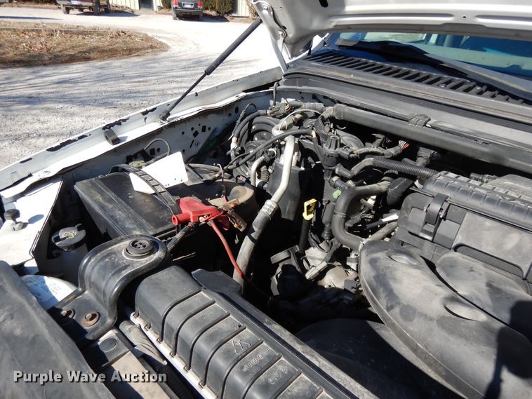 image for item DF5850 2005 Ford F350 Super Duty utility bed pickup truck