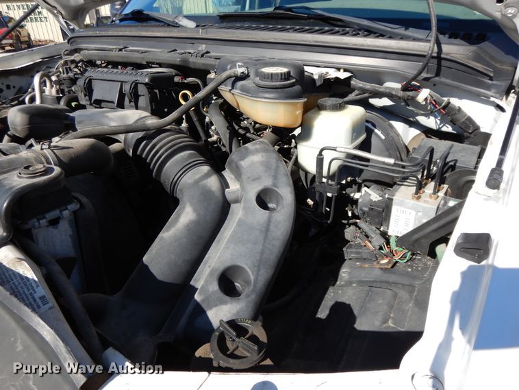 image for item DF5850 2005 Ford F350 Super Duty utility bed pickup truck