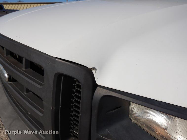 image for item DF5850 2005 Ford F350 Super Duty utility bed pickup truck