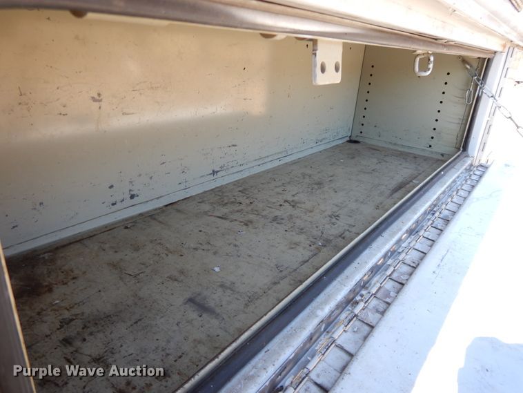 image for item DF5850 2005 Ford F350 Super Duty utility bed pickup truck