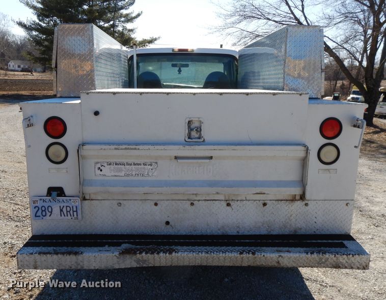 image for item DF5850 2005 Ford F350 Super Duty utility bed pickup truck