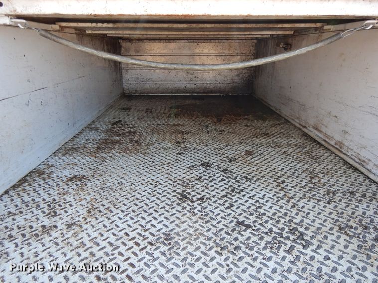 image for item DF5850 2005 Ford F350 Super Duty utility bed pickup truck