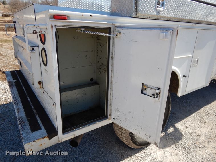 image for item DF5850 2005 Ford F350 Super Duty utility bed pickup truck