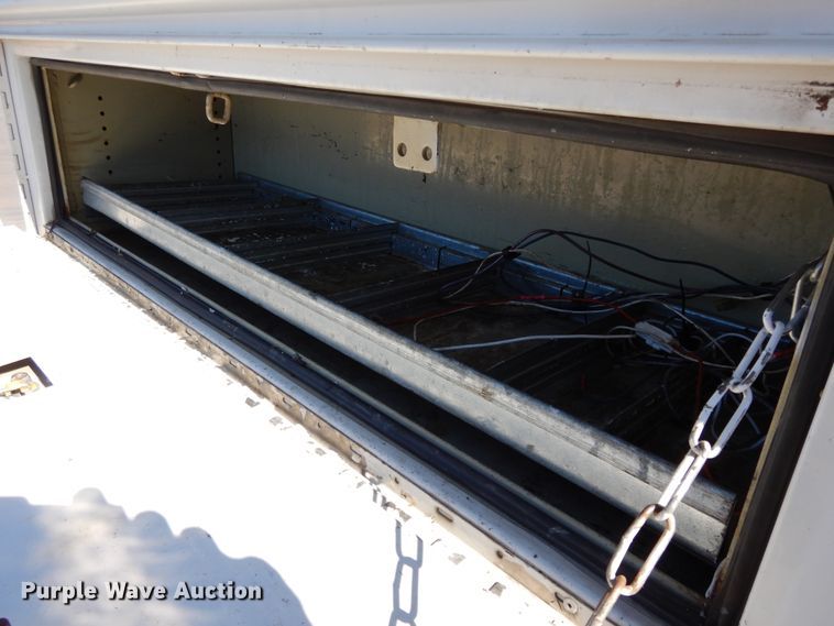 image for item DF5850 2005 Ford F350 Super Duty utility bed pickup truck