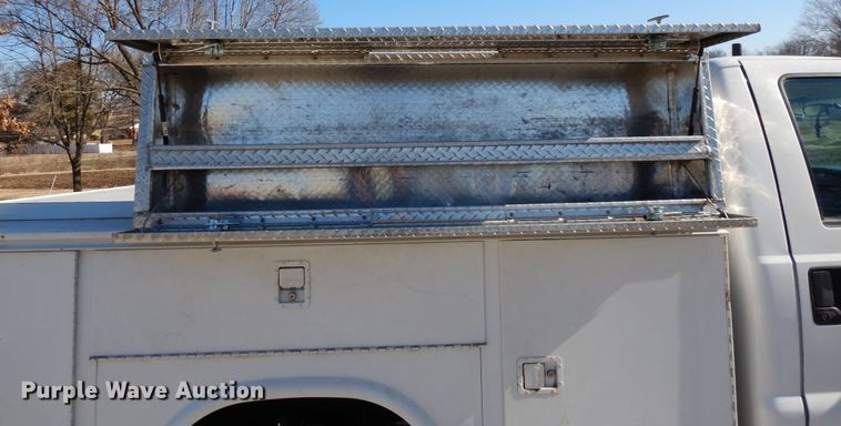 image for item DF5850 2005 Ford F350 Super Duty utility bed pickup truck