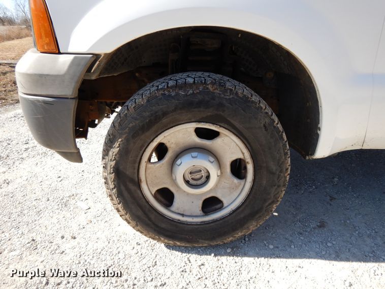 image for item DF5850 2005 Ford F350 Super Duty utility bed pickup truck