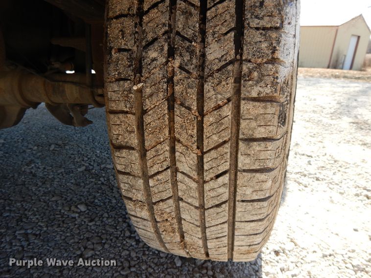 image for item DF5850 2005 Ford F350 Super Duty utility bed pickup truck