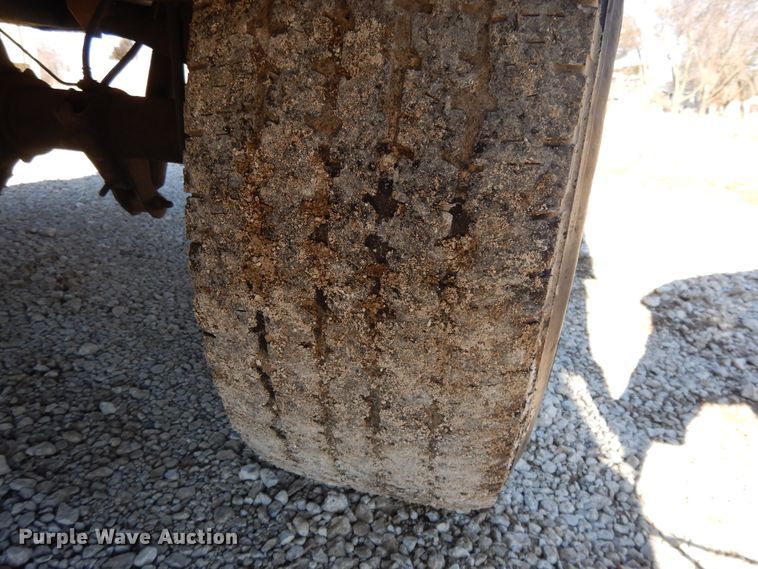 image for item DF5850 2005 Ford F350 Super Duty utility bed pickup truck