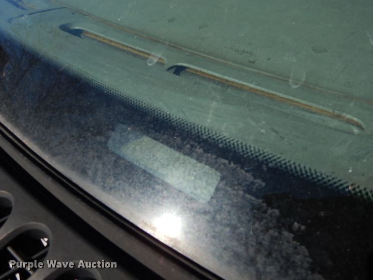 image for item DF5850 2005 Ford F350 Super Duty utility bed pickup truck