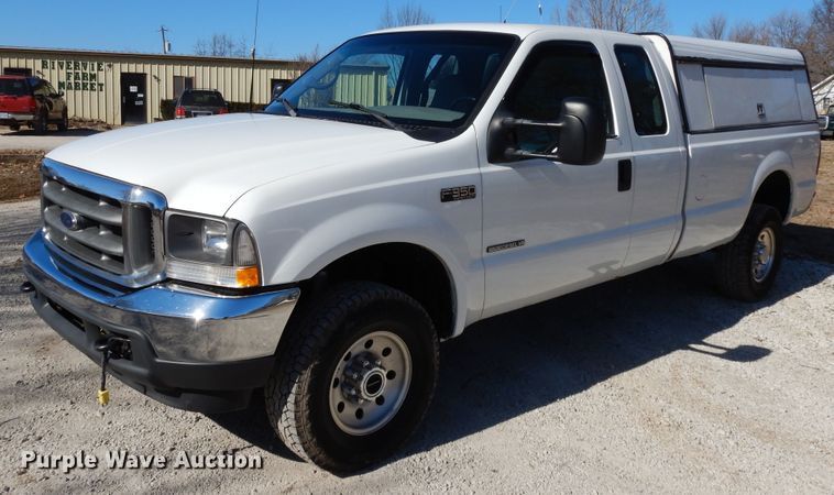 image for item DF5851 2002 Ford F350 Super Duty SuperCab pickup truck