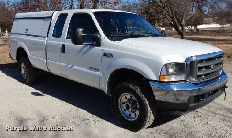 image for item DF5851 2002 Ford F350 Super Duty SuperCab pickup truck