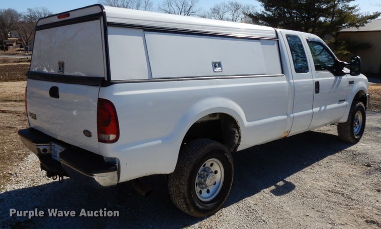 image for item DF5851 2002 Ford F350 Super Duty SuperCab pickup truck