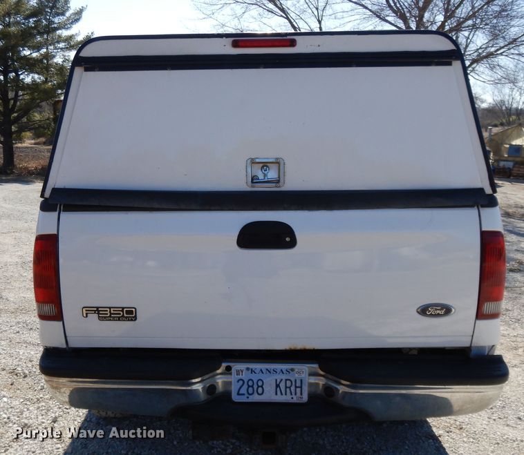 image for item DF5851 2002 Ford F350 Super Duty SuperCab pickup truck