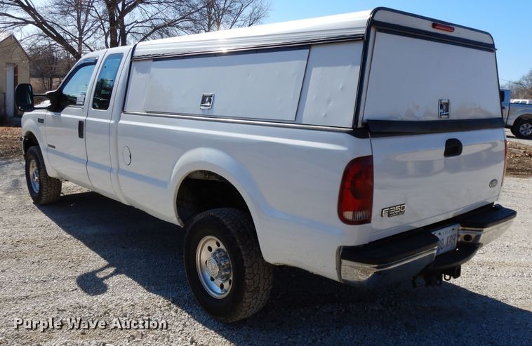 image for item DF5851 2002 Ford F350 Super Duty SuperCab pickup truck