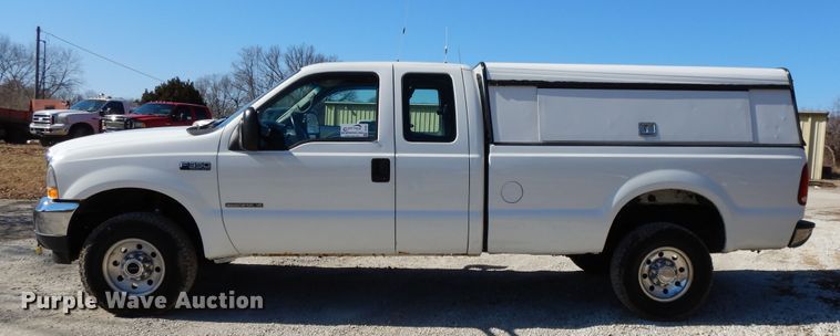 image for item DF5851 2002 Ford F350 Super Duty SuperCab pickup truck
