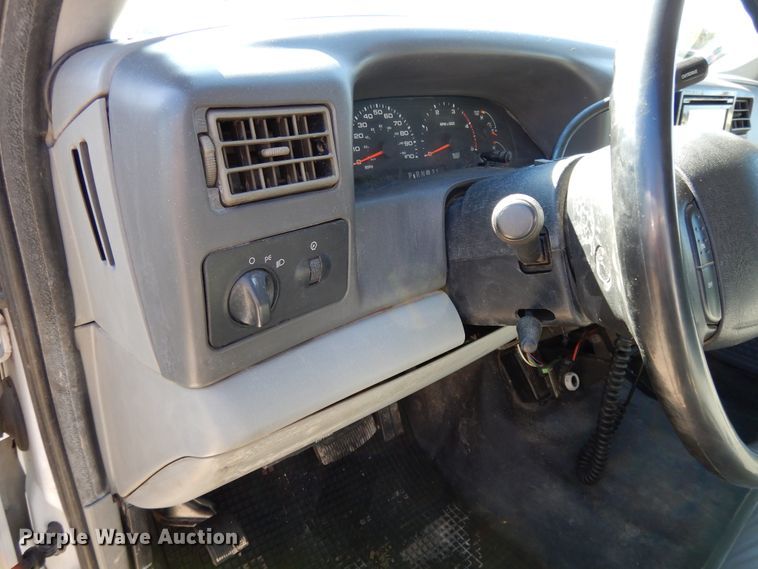 image for item DF5851 2002 Ford F350 Super Duty SuperCab pickup truck