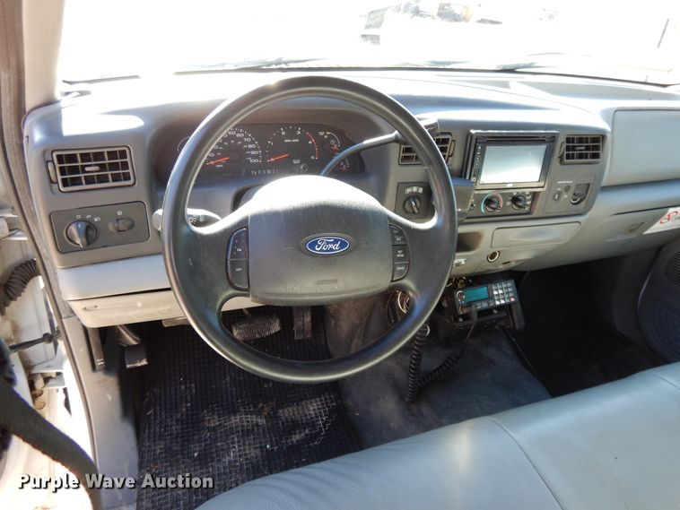 image for item DF5851 2002 Ford F350 Super Duty SuperCab pickup truck