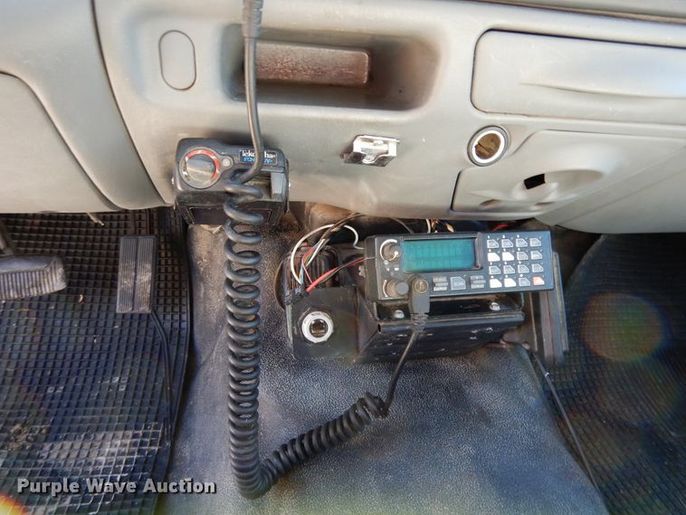 image for item DF5851 2002 Ford F350 Super Duty SuperCab pickup truck