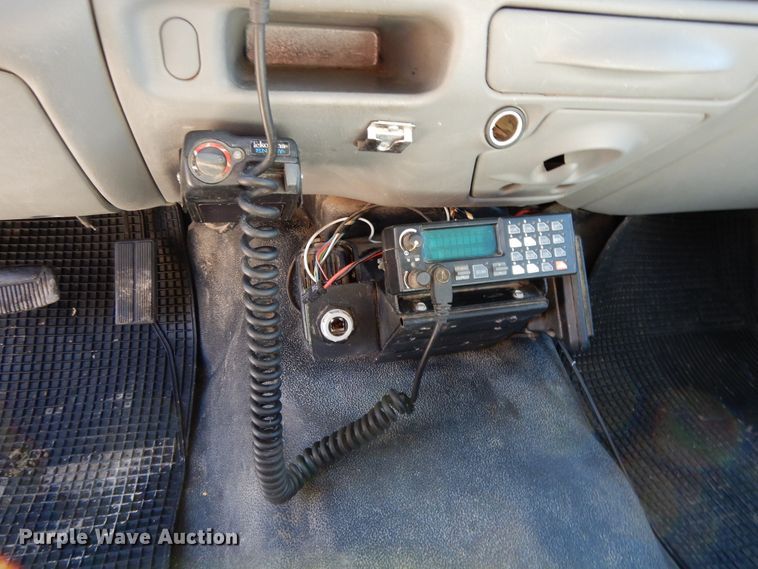 image for item DF5851 2002 Ford F350 Super Duty SuperCab pickup truck