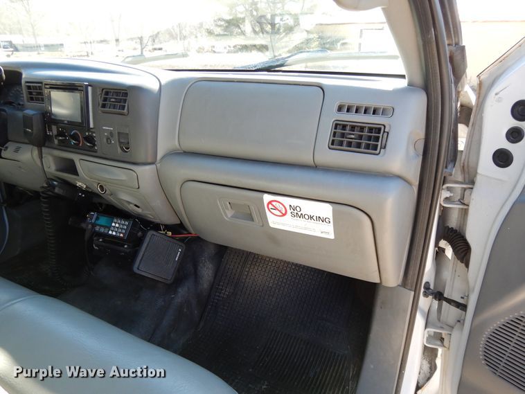 image for item DF5851 2002 Ford F350 Super Duty SuperCab pickup truck