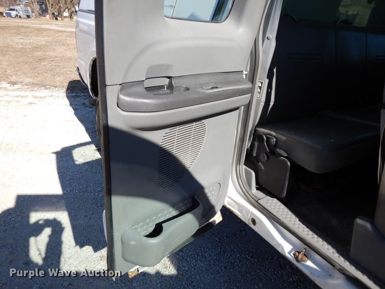 image for item DF5851 2002 Ford F350 Super Duty SuperCab pickup truck