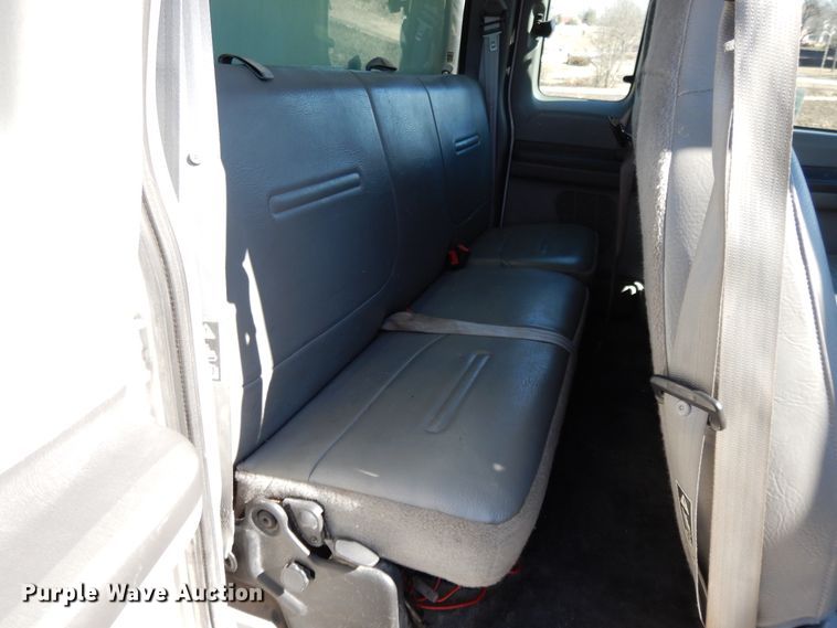 image for item DF5851 2002 Ford F350 Super Duty SuperCab pickup truck