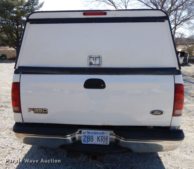 image for item DF5851 2002 Ford F350 Super Duty SuperCab pickup truck