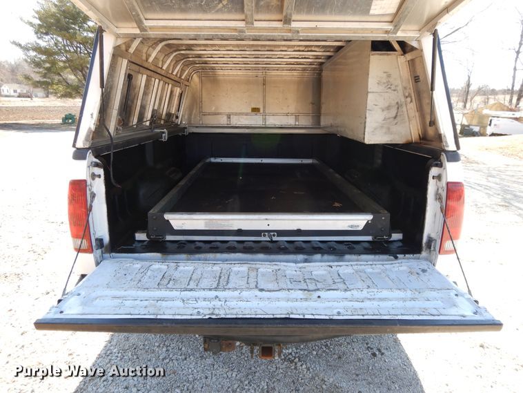 image for item DF5851 2002 Ford F350 Super Duty SuperCab pickup truck