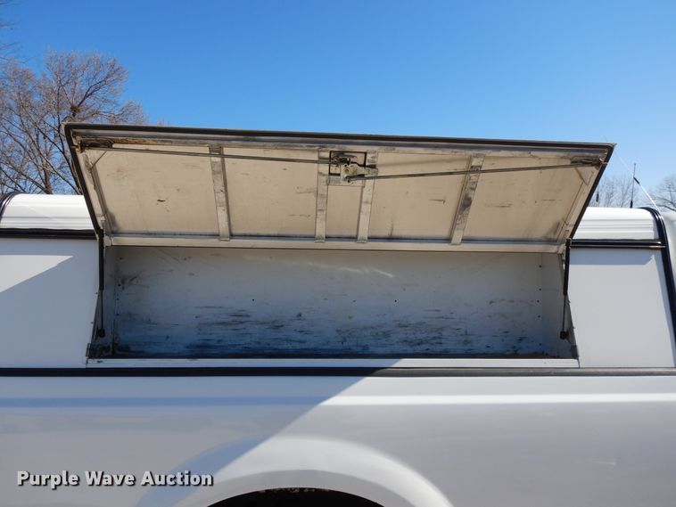 image for item DF5851 2002 Ford F350 Super Duty SuperCab pickup truck