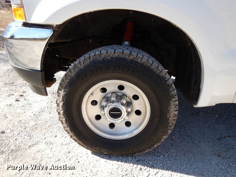 image for item DF5851 2002 Ford F350 Super Duty SuperCab pickup truck