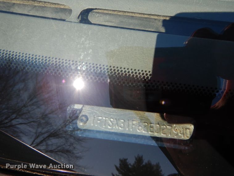 image for item DF5851 2002 Ford F350 Super Duty SuperCab pickup truck