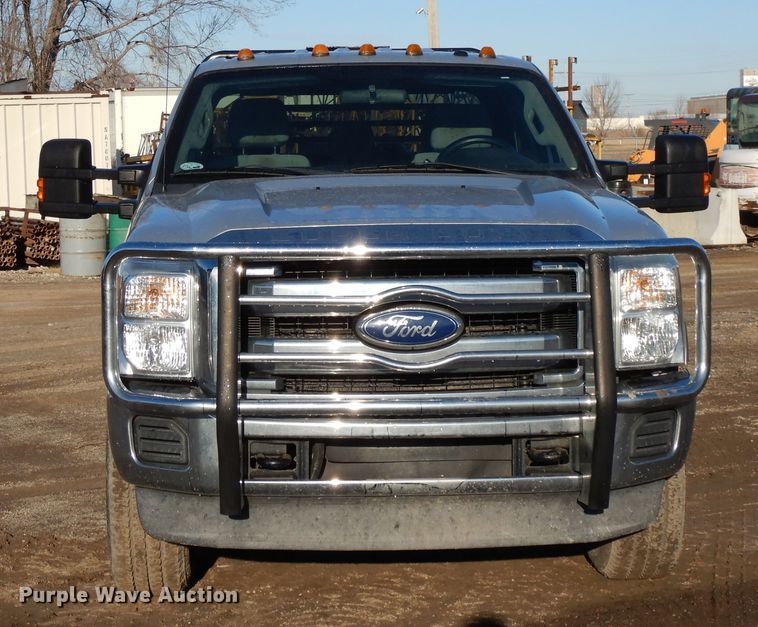 image for item DF5872 2011 Ford F350 Super Duty Crew Cab bale bed pickup truck