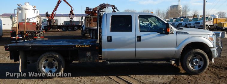 image for item DF5872 2011 Ford F350 Super Duty Crew Cab bale bed pickup truck
