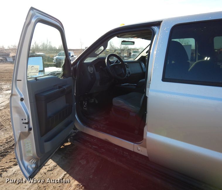 image for item DF5872 2011 Ford F350 Super Duty Crew Cab bale bed pickup truck