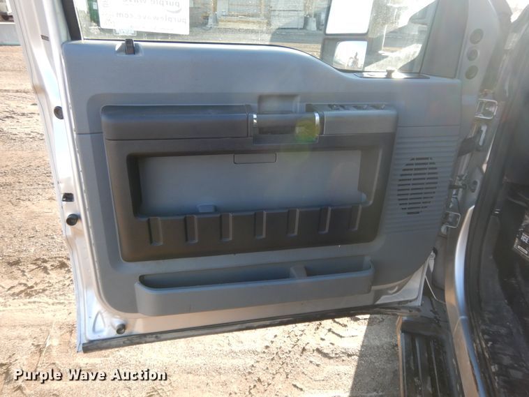 image for item DF5872 2011 Ford F350 Super Duty Crew Cab bale bed pickup truck