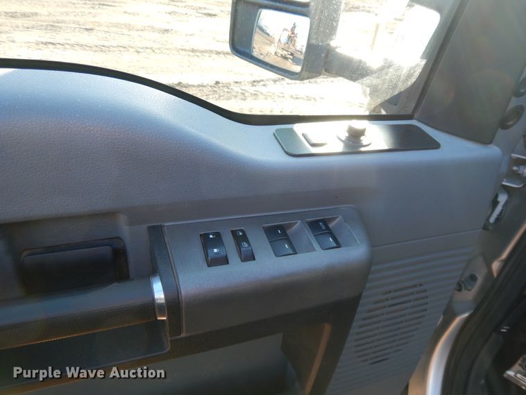 image for item DF5872 2011 Ford F350 Super Duty Crew Cab bale bed pickup truck