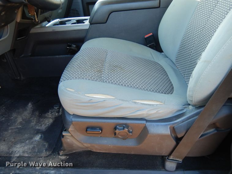 image for item DF5872 2011 Ford F350 Super Duty Crew Cab bale bed pickup truck