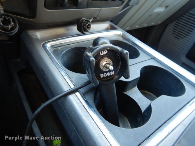 image for item DF5872 2011 Ford F350 Super Duty Crew Cab bale bed pickup truck