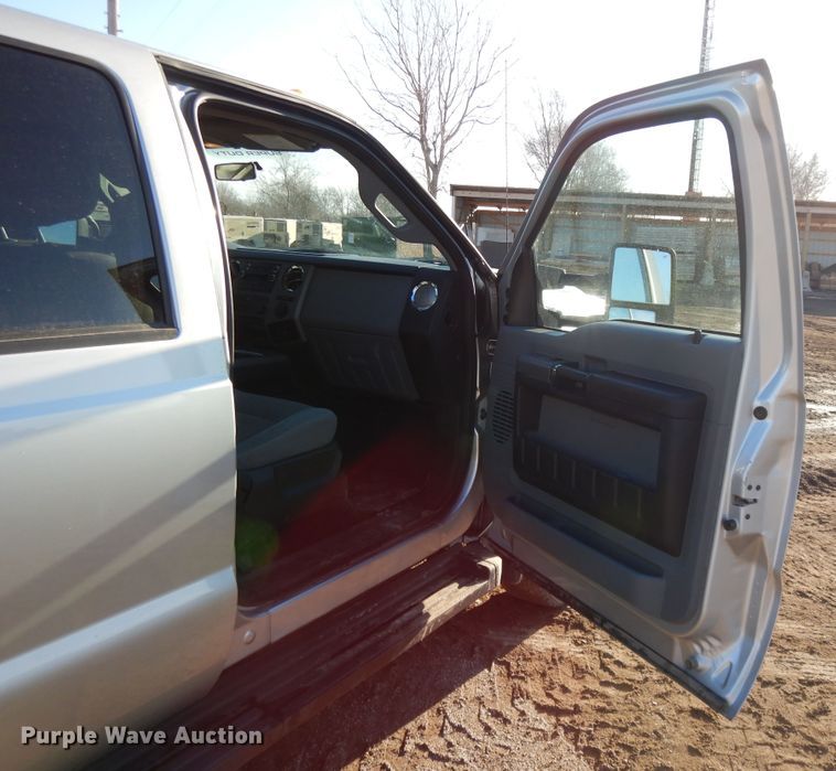 image for item DF5872 2011 Ford F350 Super Duty Crew Cab bale bed pickup truck