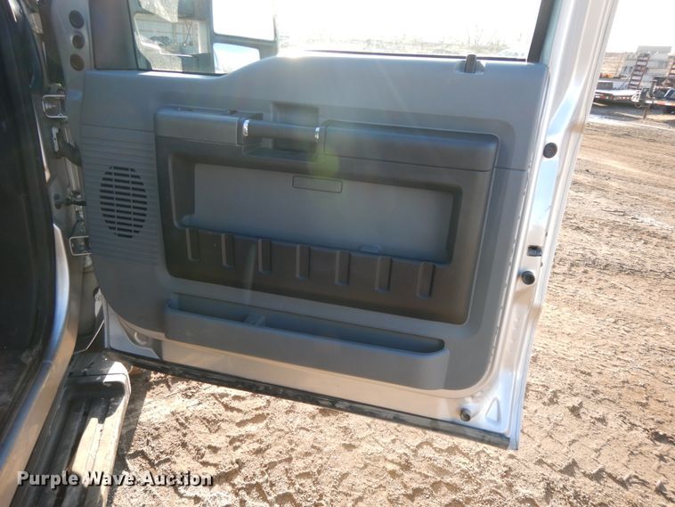 image for item DF5872 2011 Ford F350 Super Duty Crew Cab bale bed pickup truck