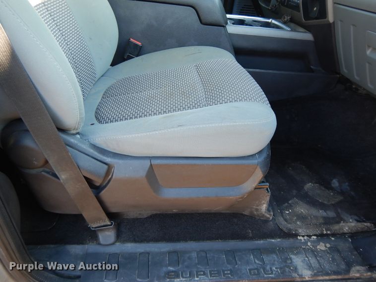 image for item DF5872 2011 Ford F350 Super Duty Crew Cab bale bed pickup truck