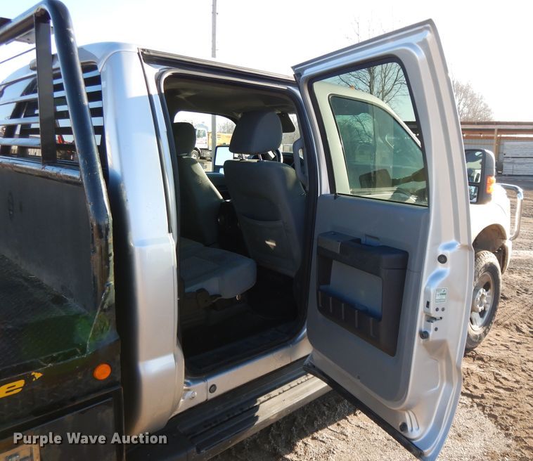image for item DF5872 2011 Ford F350 Super Duty Crew Cab bale bed pickup truck