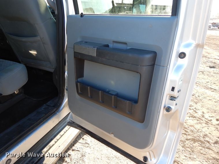 image for item DF5872 2011 Ford F350 Super Duty Crew Cab bale bed pickup truck