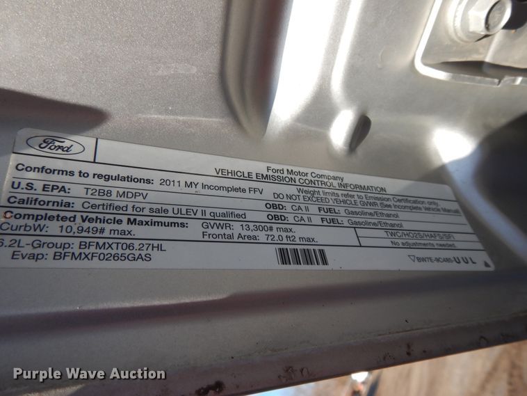 image for item DF5872 2011 Ford F350 Super Duty Crew Cab bale bed pickup truck