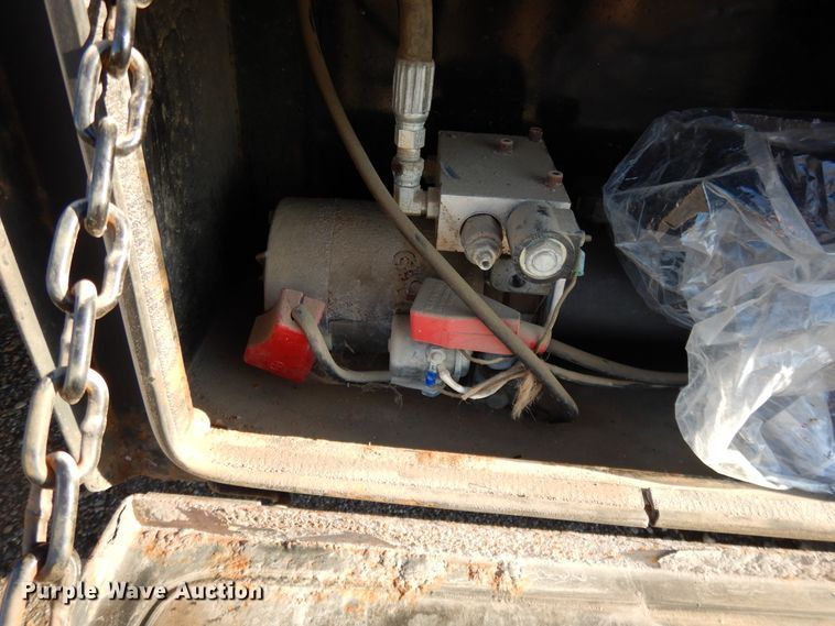 image for item DF5872 2011 Ford F350 Super Duty Crew Cab bale bed pickup truck