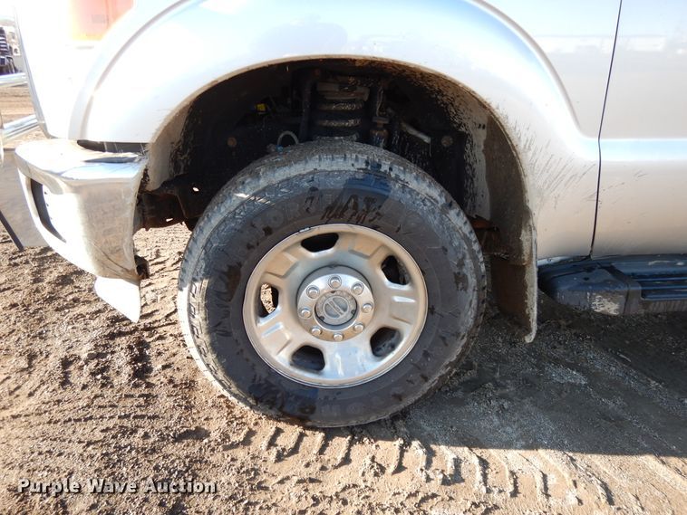 image for item DF5872 2011 Ford F350 Super Duty Crew Cab bale bed pickup truck