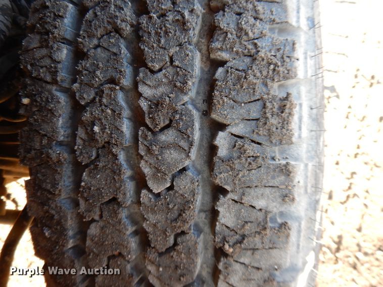 image for item DF5872 2011 Ford F350 Super Duty Crew Cab bale bed pickup truck