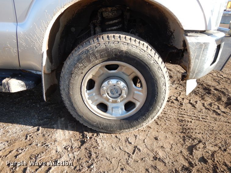 image for item DF5872 2011 Ford F350 Super Duty Crew Cab bale bed pickup truck