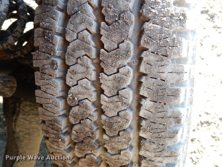 image for item DF5872 2011 Ford F350 Super Duty Crew Cab bale bed pickup truck